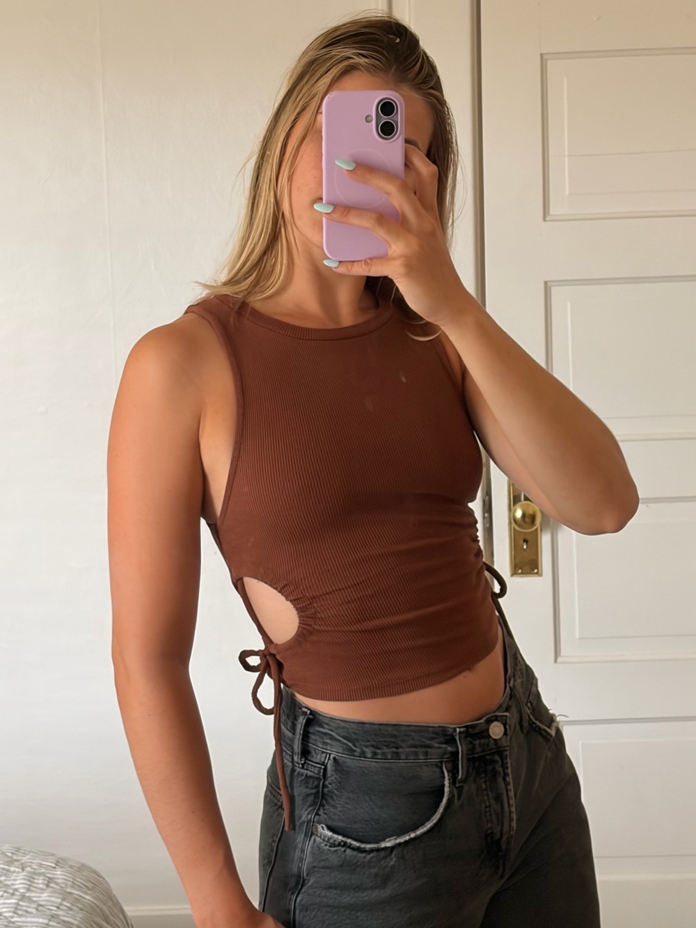 Brown ribbed cut-out tank